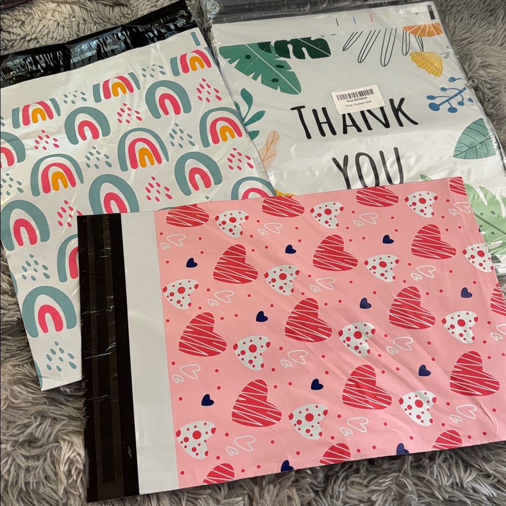 18 pieces 10x13 poly mailers. 6 of each design. - Picture 1 of 7